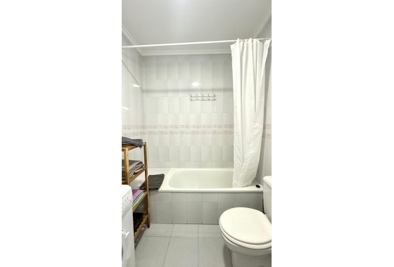 Reventa - Apartamento / piso - Torrevieja - El Acequión - Los Náufragos