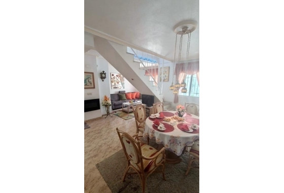 Reventa - Casa - Torrevieja -  Urbanización