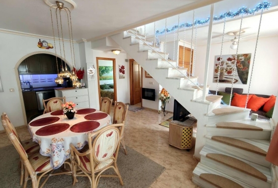 Reventa - Casa - Torrevieja -  Urbanización