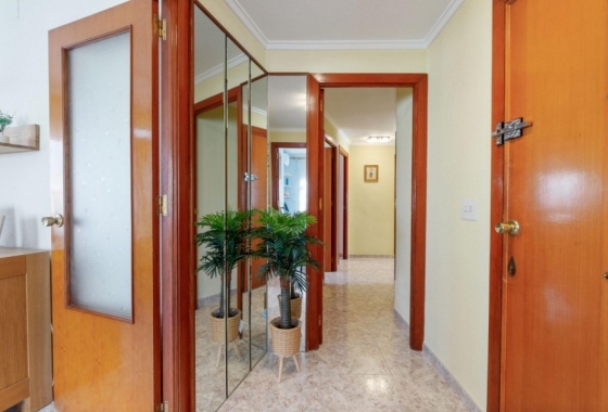 Reventa - Apartamento / piso - Torrevieja - Centro