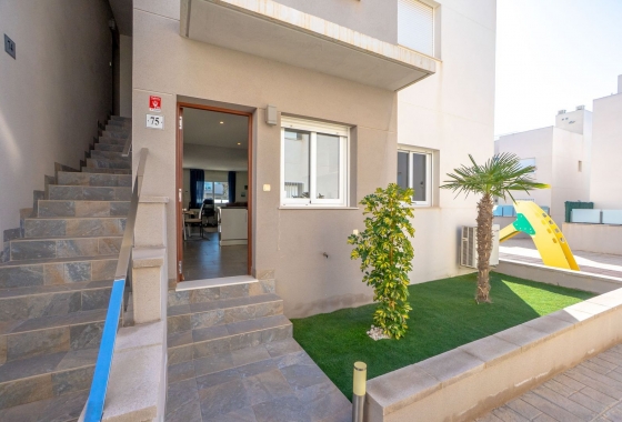 Resale - Bungalow - Torrevieja - Nueva Torrevieja - Aguas Nuevas