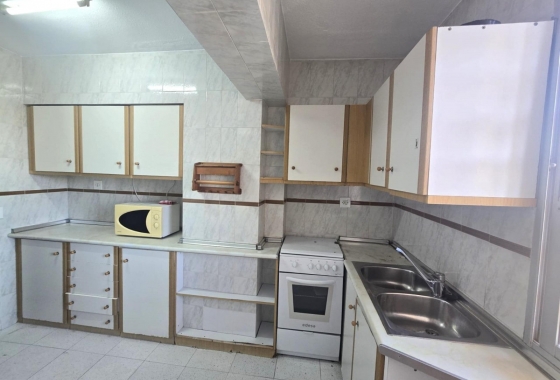 Resale - Apartment / flat - Torrevieja - Playa Acequion