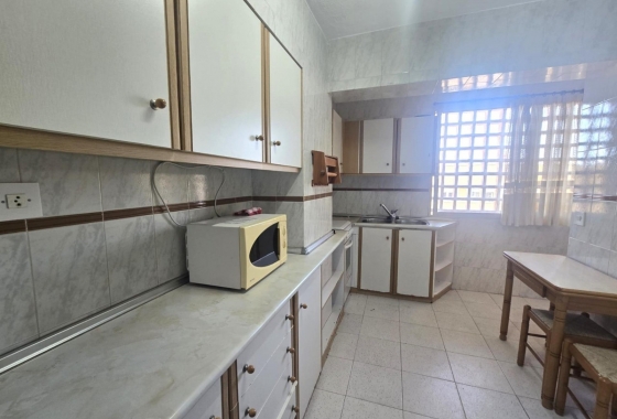 Resale - Apartment / flat - Torrevieja - Playa Acequion