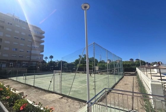 Resale - Apartment / flat - Torrevieja - Playa Acequion