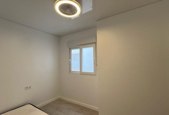 Resale - Apartment / flat - Torrevieja - Playa de La Acequion