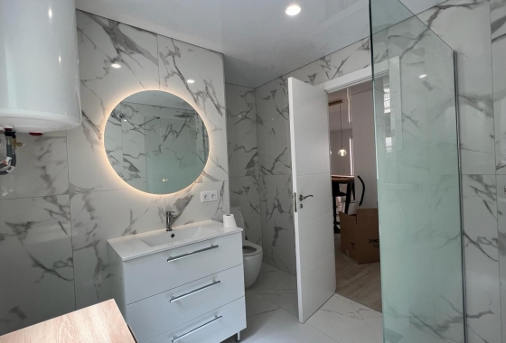 Resale - Apartment / flat - Torrevieja - Playa de La Acequion