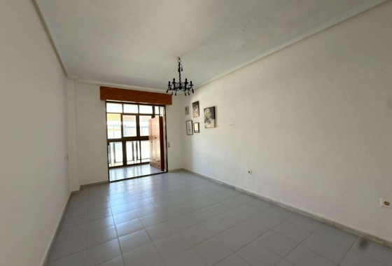Reventa - Estudio - Torrevieja - La Siesta - El Salado -  Torreta