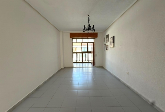 Reventa - Estudio - Torrevieja - La Siesta - El Salado -  Torreta