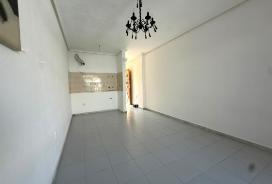 Reventa - Estudio - Torrevieja - La Siesta - El Salado -  Torreta