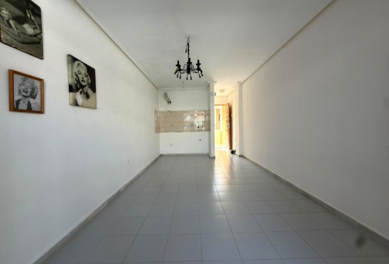 Reventa - Estudio - Torrevieja - La Siesta - El Salado -  Torreta