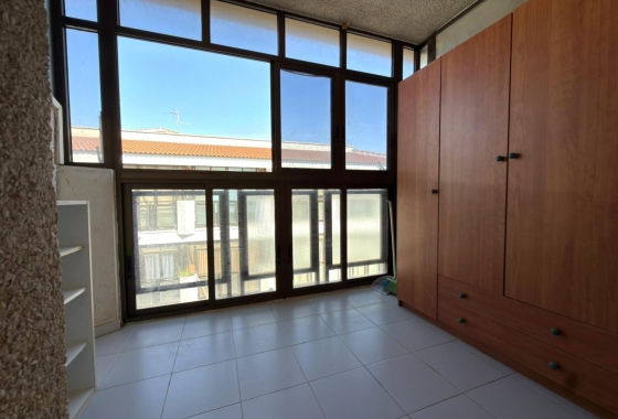 Reventa - Estudio - Torrevieja - La Siesta - El Salado -  Torreta