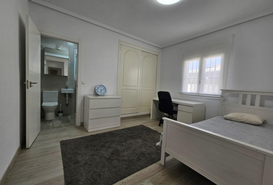Resale - House - Guardamar del Segura