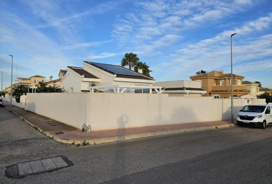 Resale - House - Guardamar del Segura