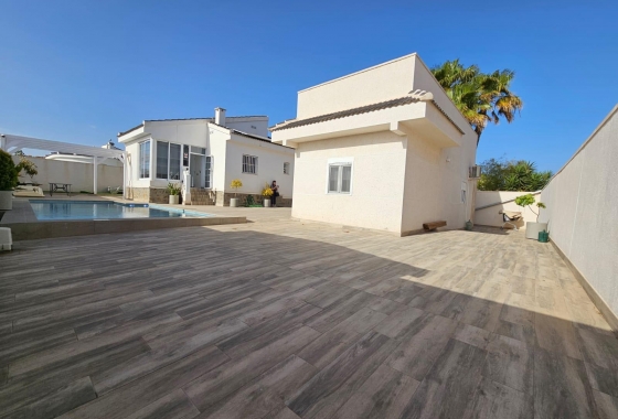 Resale - House - Guardamar del Segura
