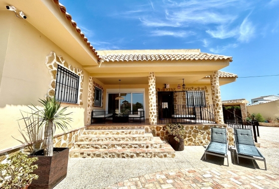 Resale - Villa - Orihuela Costa - La Zenia