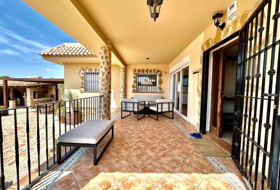 Resale - Villa - Orihuela Costa - La Zenia