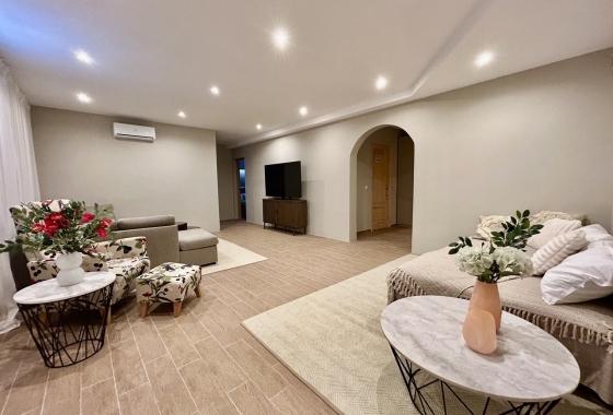 Resale - Villa - Orihuela Costa - La Zenia
