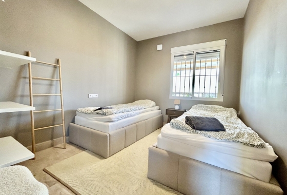Resale - Villa - Orihuela Costa - La Zenia
