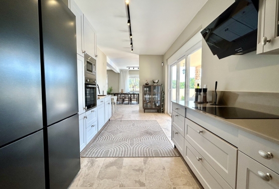 Resale - Villa - Orihuela Costa - La Zenia