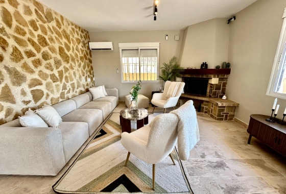 Resale - Villa - Orihuela Costa - La Zenia