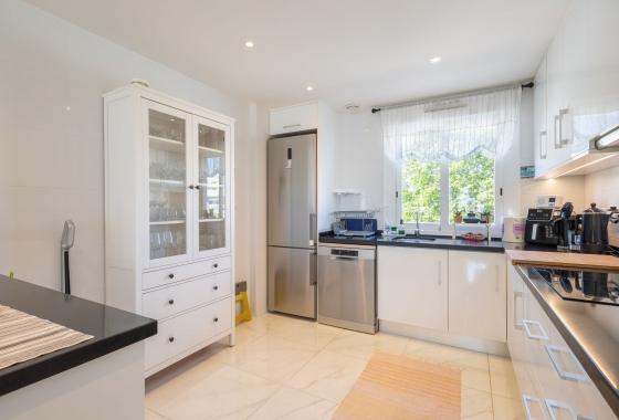 Resale - Apartment / flat - Torrevieja -  Urbanization
