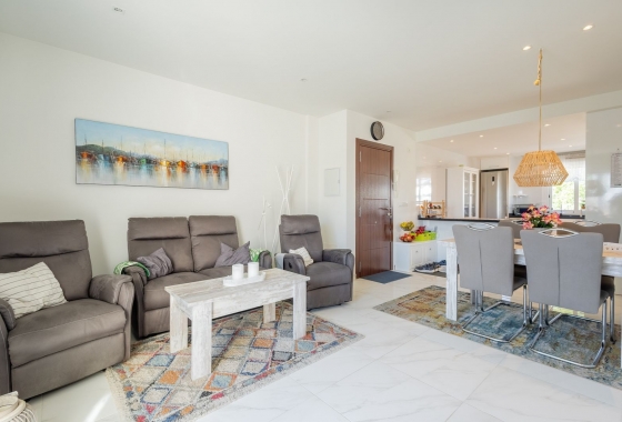 Resale - Apartment / flat - Torrevieja -  Urbanization