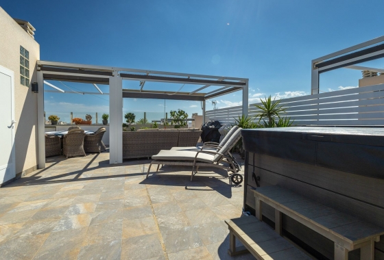 Resale - Apartment / flat - Torrevieja -  Urbanization