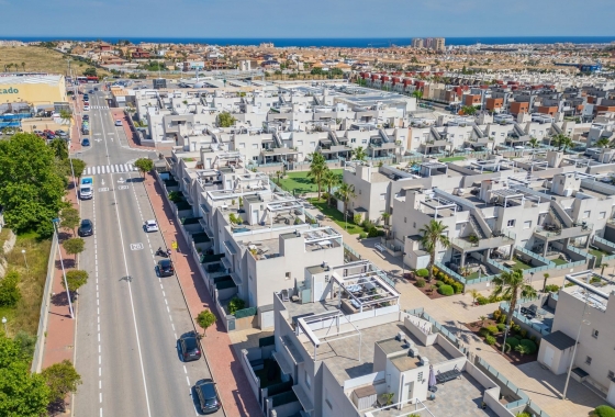 Resale - Apartment / flat - Torrevieja -  Urbanization
