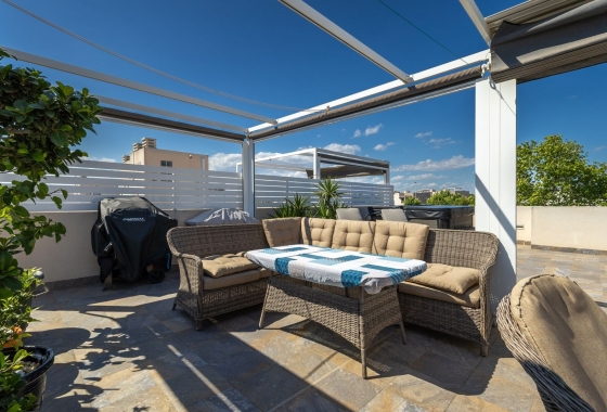 Resale - Apartment / flat - Torrevieja -  Urbanization