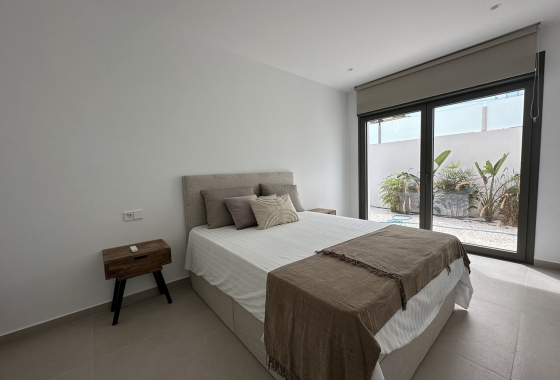 Resale - Villa - Daya Nueva