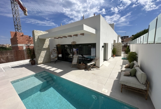 Resale - Villa - Daya Nueva