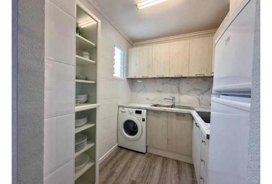 Resale - Apartment / flat - Torrevieja - Playa de los Locos