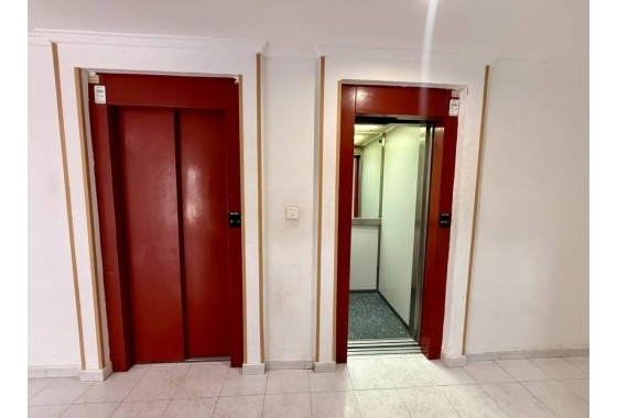 Resale - Apartment / flat - Torrevieja - Playa de los Locos