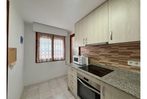 Resale - Apartment / flat - Torrevieja - Torrevieja - Playa de los Locos