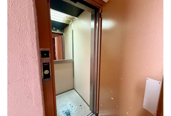 Resale - Apartment / flat - Torrevieja - Torrevieja - Playa de los Locos