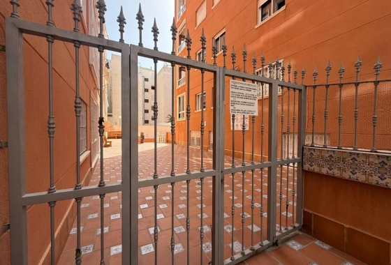 Resale - Apartment / flat - Torrevieja - Playa del Cura