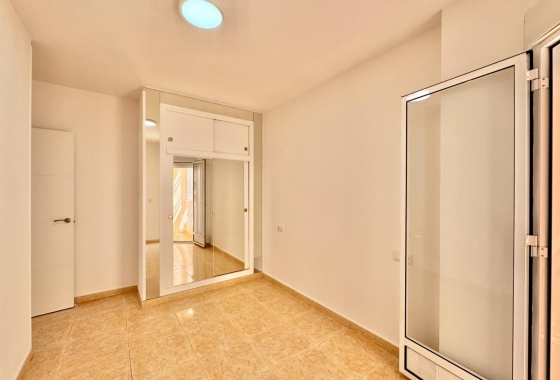 Resale - Apartment / flat - Torrevieja - Torrevieja - Playa del Cura