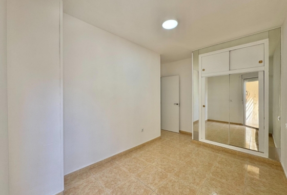 Resale - Apartment / flat - Torrevieja - Torrevieja - Playa del Cura